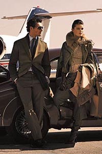 Figura 6. Massimo Dutti se orienta a hombres y mujeres urbanos e independientes. Les ofrece texturas discretas y tejidos naturales, que les proporcionan una imagen personal impecable y, a la vez, innovadora.